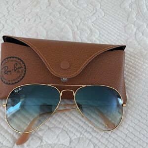Ray-Ban Aviator Sunglasses with Case